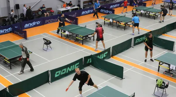 Gdzie grać w tenis stołowy w Poznaniu? Sprawdź najlepsze miejsca