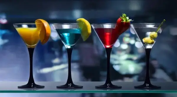 Martini extra dry drink – odkryj jego smak i idealne przepisy
