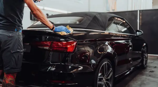 Tuning samochodów: od oklejania po aktywne wydechy