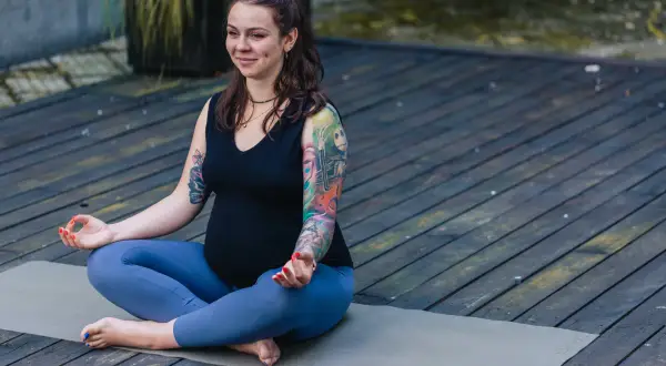 Joga w ciąży – od którego tygodnia jest bezpieczna i jak ćwiczyć bez ryzyka