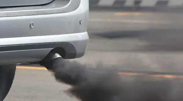 Dlaczego diesel kopci? Odkryj przyczyny dymu i ich skutki