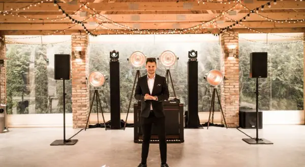 Ile bierze DJ na wesele? Sprawdź, co wpływa na ceny usług