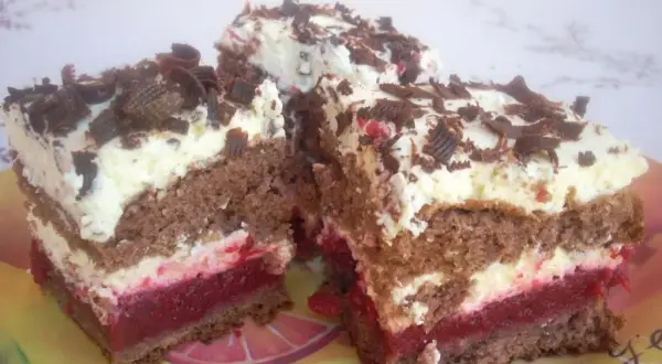 Pyszne ciasto szwarcwaldzkie z wiśniami - sprawdzony przepis krok po kroku