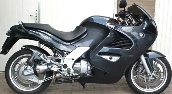 BMW K 1200 RS - moc i komfort w jednym. Co musisz wiedzieć?
