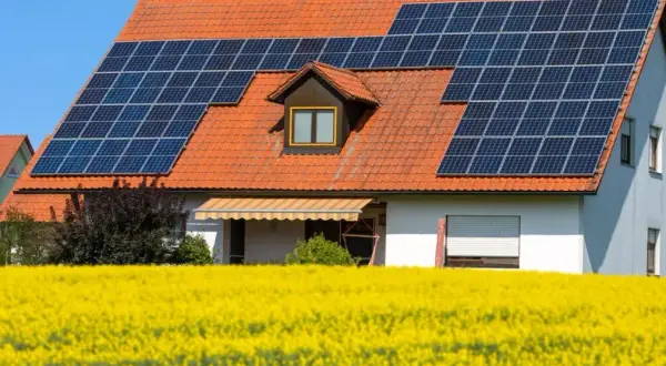 Ogrzewanie co z fotowoltaiki: Jak zaoszczędzić na rachunkach za energię?