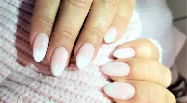 Ile trwa manicure pedicure? Poznaj czas zabiegów i wybierz najlepiej