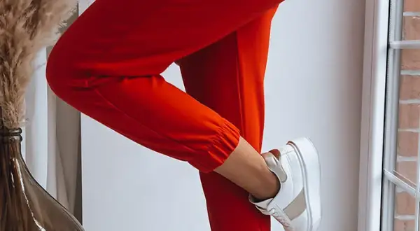 Modne buty do spodni dresowych: stylowe i wygodne propozycje dla kobiet