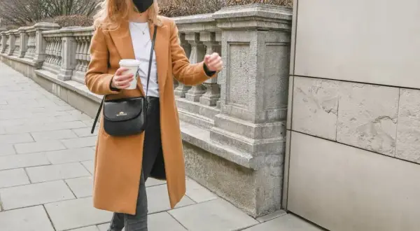 Jak stworzyć idealny outfit na miasto? Modne stylizacje na każdą okazję