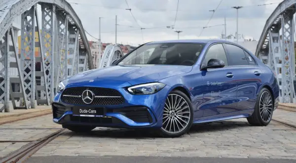 Najnowszy Mercedes Klasa C – luksus, technologia i bezpieczeństwo w jednym