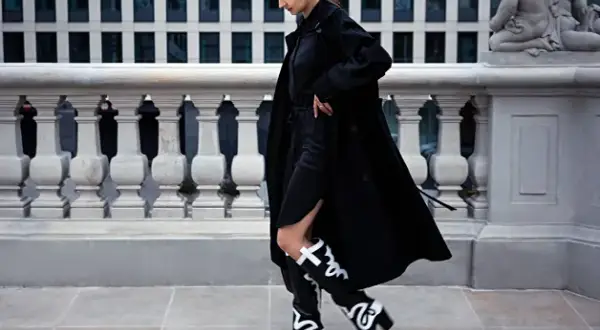 Czarne płaszcze oversize – inspirujące stylizacje na każdą okazję