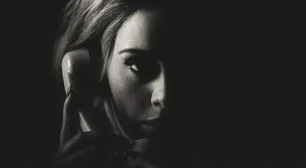 Kto śpiewa hello? Poznaj różnice między Adele a Lionel Richie
