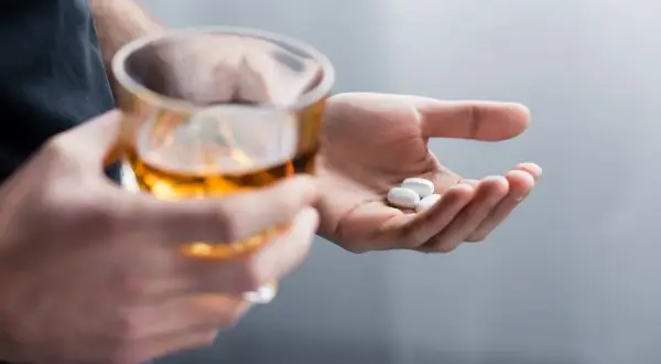 Alkohol i tabletki na nadciśnienie: Czy można łączyć? Poznaj fakty
