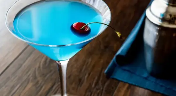 Przepis na drink Blue Moon – odkryj smak klasycznego koktajlu