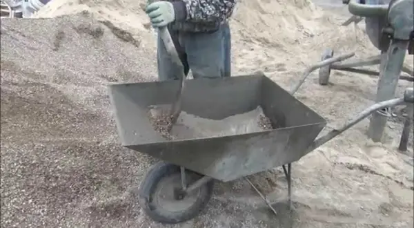 Jak zrobić beton w taczce - proste sposoby na idealną mieszankę