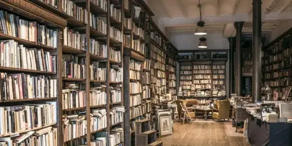 Podział epok literackich: Kluczowe cechy i wpływ na literaturę