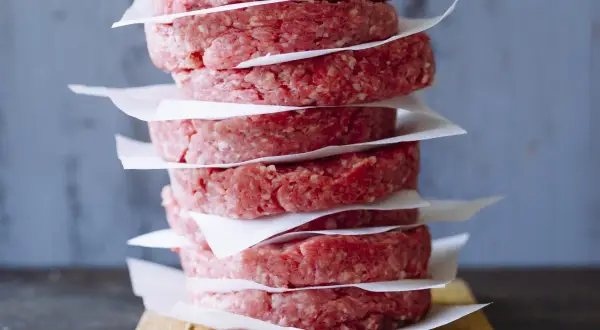 Jak przyprawić mięso na hamburgery, aby zachwycić smakiem