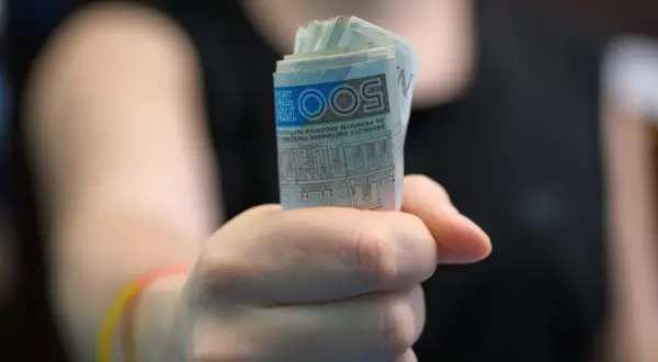 Czy odchodząc na emeryturę należy się odprawa? Sprawdź zasady i wysokość