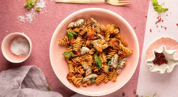 Penne z indykiem – prosty przepis na pyszne danie w 30 minut