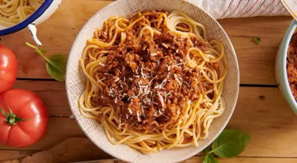 Sos do spaghetti z mięsem mielonym: przepis na idealny smak!