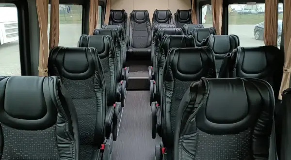 Lotnisko Chopina: Transport do hoteli porównaj i wybierz mądrze!