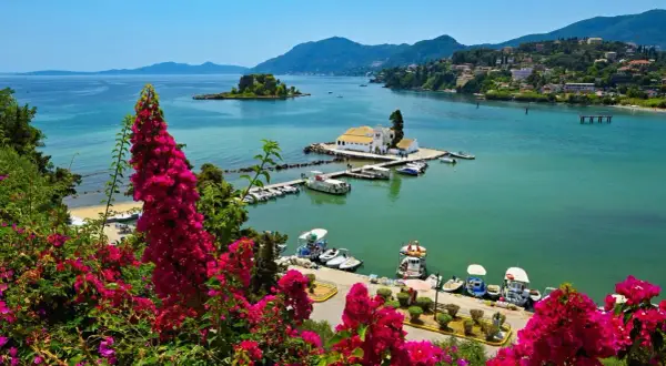 Jak dojechać z lotniska Korfu do Kavos - tanio i szybko bez stresu