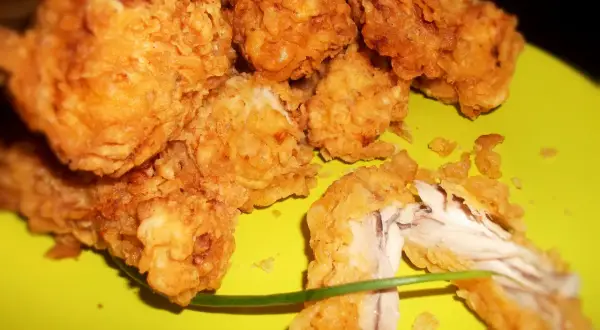 Skrzydełka jak z KFC z piekarnika - zdrowa alternatywa na każdą okazję