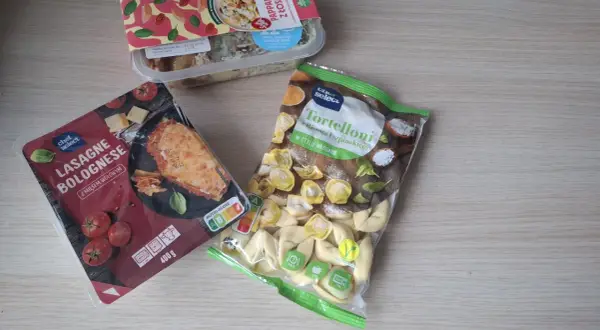 Gotowe dania obiadowe do podgrzania: lasagne bolognese i tortelloni z ricottą i szpinakiem. Szybki obiad bez wysiłku.