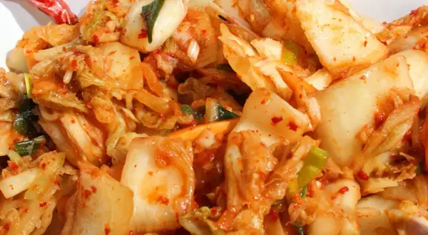 Kimchi w kuchni: Proste pomysły, klasyczne dania i polskie fuzje