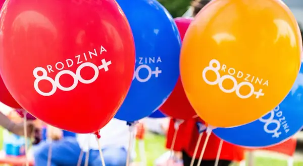 800 plus 2025: Kiedy ZUS wypłaci? Sprawdź swój termin!