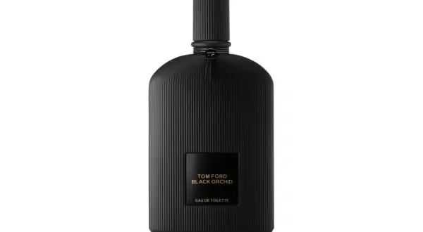 Elegancka, czarna butelka perfum Tom Ford Black Orchid, z charakterystycznymi pionowymi żłobieniami i złotą etykietą.