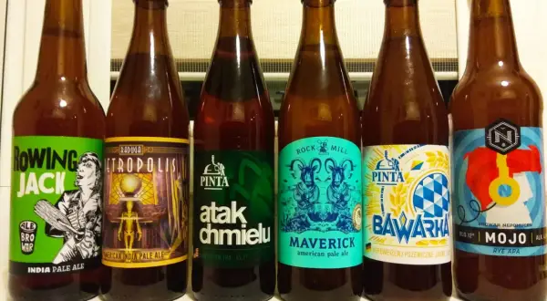 Siedem butelek piwa kraftowego, m.in. Rowing Jack, Atak Chmielu, Maverick, Bawarka, Mojo.