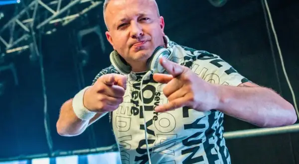 Ile lat ma DJ Akun? Zaskakujące fakty o jego karierze DJ-skiej