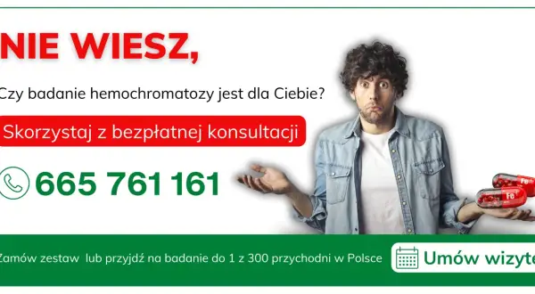 Mężczyzna z zaskoczoną miną trzyma kapsułki z napisem Fe.