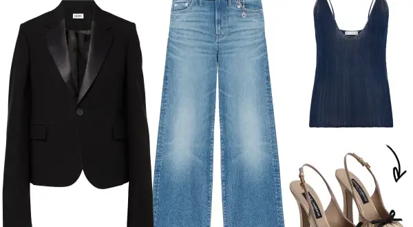 Outfit blazer e jeans: giacca nera con revers in raso, jeans a vita alta a zampa, top blu scuro e décolleté beige con fiocco.