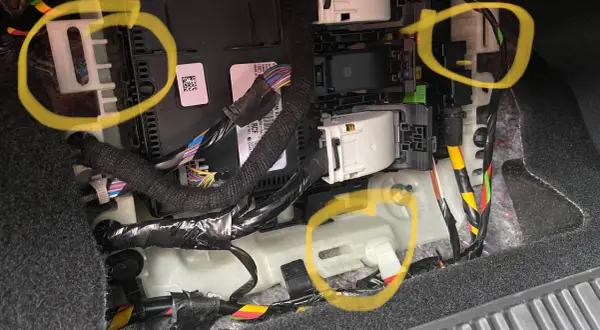 Gdzie są bezpieczniki w Ford Kuga? Odkryj ich lokalizację i wymianę