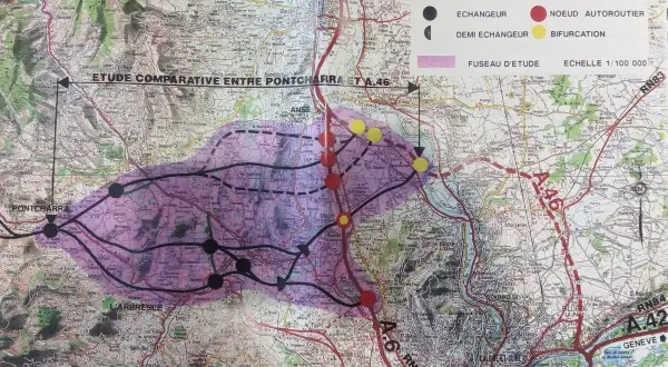 Carte d'étude comparative d'autoroutes entre Pontcharra et Lyon, avec fuseau d'étude et échangeurs. Échelle 1/100 000.