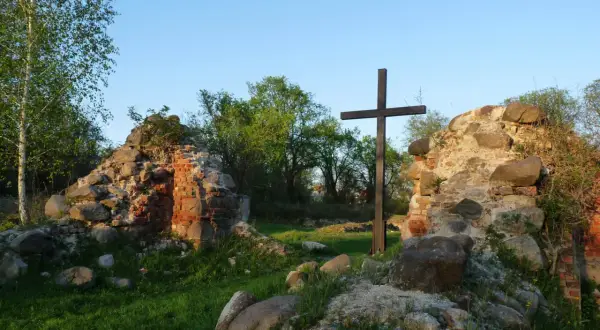 Kostrzyn nad Odrą: Polskie Pompeje i raj dla ptaków? Odkryj!