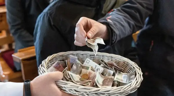 Ile zarabia organista w kościele? Zaskakujące fakty o wynagrodzeniu