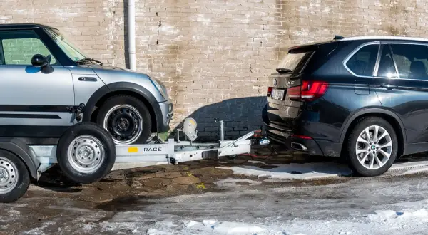 Jak holować auto bez haka - bezpieczne metody i ważne wskazówki