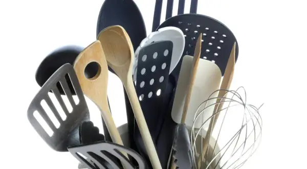 Schwarzes Plastik in der Küche: Gesundheitsrisiken und sichere Alternativen