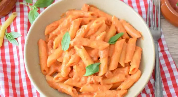 Penne alla vodka przepis – szybki i prosty sposób na pyszne danie