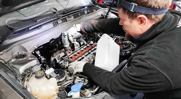 Kiedy wymienić rozrząd w Fordzie C-Max 1.8 benzyna? Uniknij kosztownych awarii!