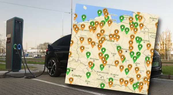 Mapa Polski z zaznaczonymi punktami ładowania samochodów elektrycznych. Czarny SUV podłączony do ładowarki.