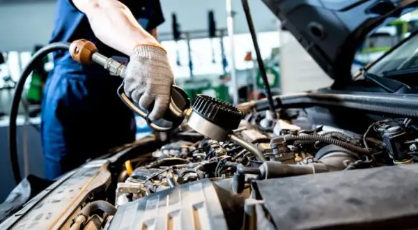 Objawy awarii pompy vacum w BMW E60 – jak je rozpoznać i uniknąć problemów