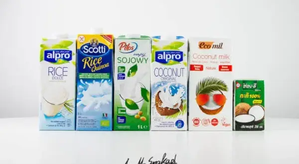 Gotowanie mleka roślinnego: Które wybrać i jak uniknąć zwarzenia?