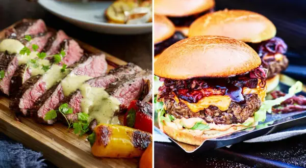 Skivad biff med sås och grillade paprikor, bredvid en saftig hamburgare med ost och karamelliserad lök. Gott att grilla!