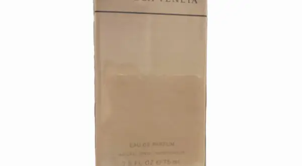 Eleganckie pudełko perfum Bottega Veneta 75ml, z napisem "Eau de Parfum" i "Natural Spray Vaporisateur".