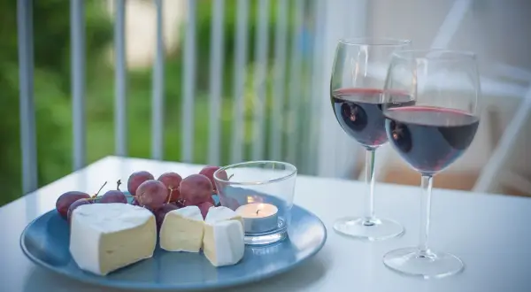 Ile kcal ma wino? Zaskakujące różnice w kaloryczności win