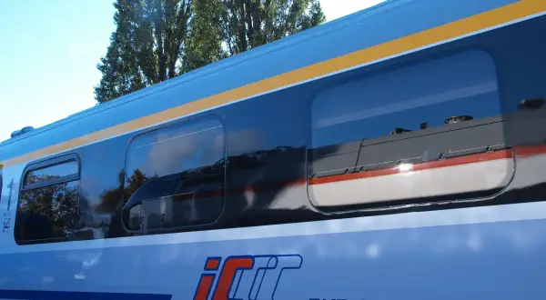PKP Intercity - nowoczesny pociąg, który ułatwia podróżowanie. Dowiedz się, jak kupić bilet na PKP i odkryj Polskę!