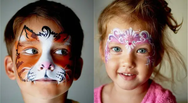 Zabawne **schminken kinder**: Junge als Tiger, Mädchen als Prinzessin. Bunte Gesichter voller Fantasie.